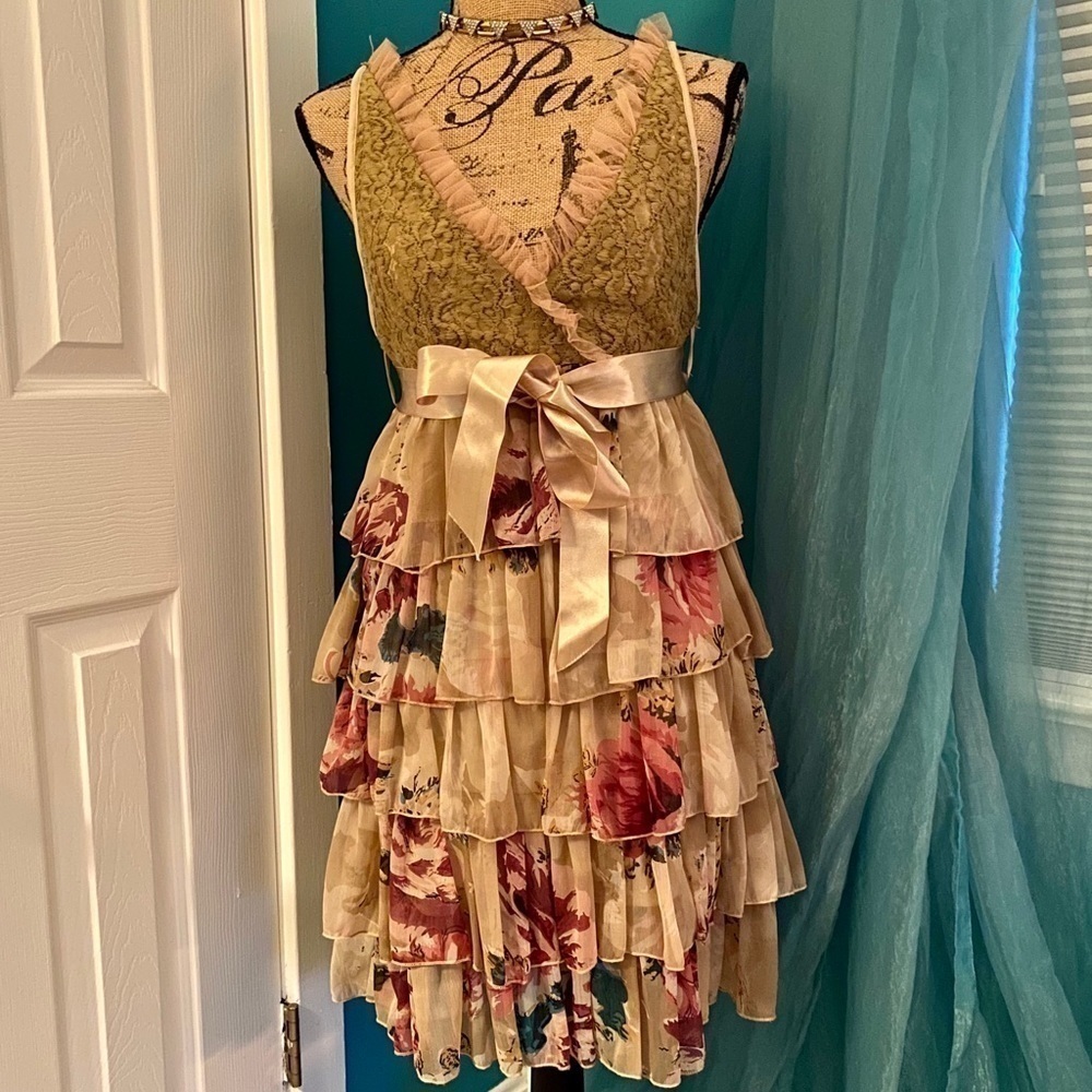 Nolita Vintage Y2K Romantic Lace Tan Floral Tiered Ruffle Dress Women’s Large